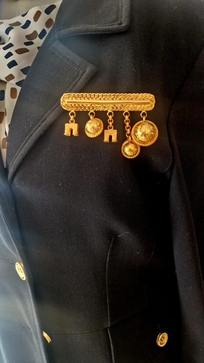 broche celine globe arc de triomphe