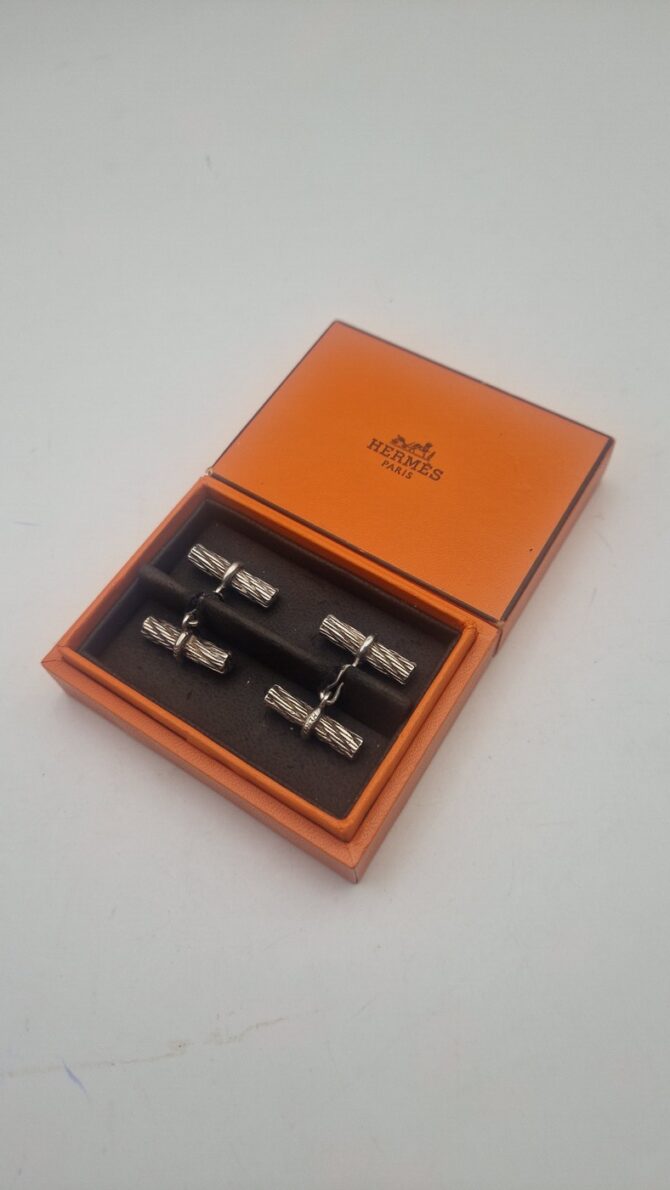 Paire de boutons de manchettes Hermès en argent par Gaetan de Percin dans leur boîte – Image 2