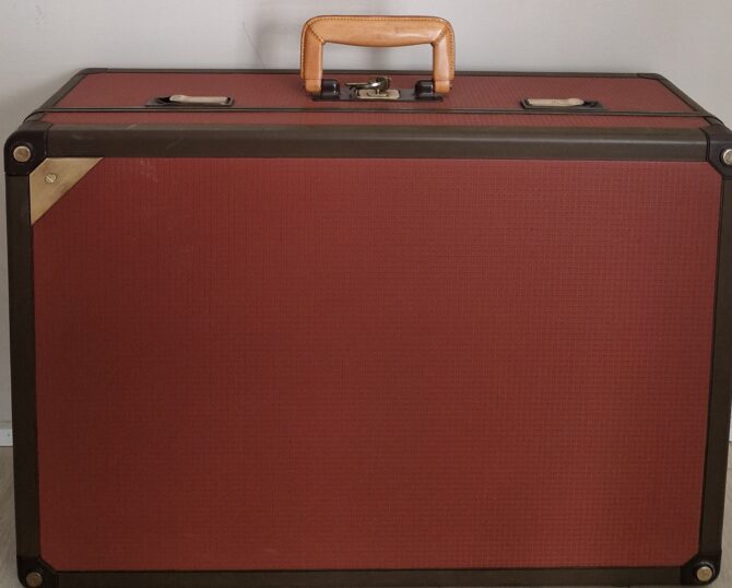 Valise Louis Vuitton rigide rouge texturé – Modèle rare des années 80 – Image 7