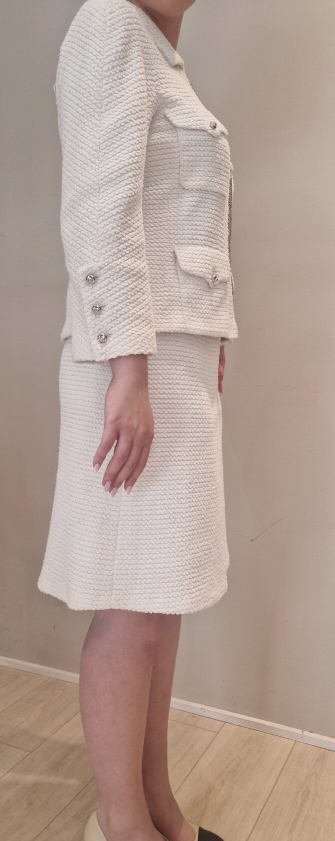 Tailleur Chanel en tweed blanc – Taille 38 - Collection Printemps-Été 2019 – Image 5