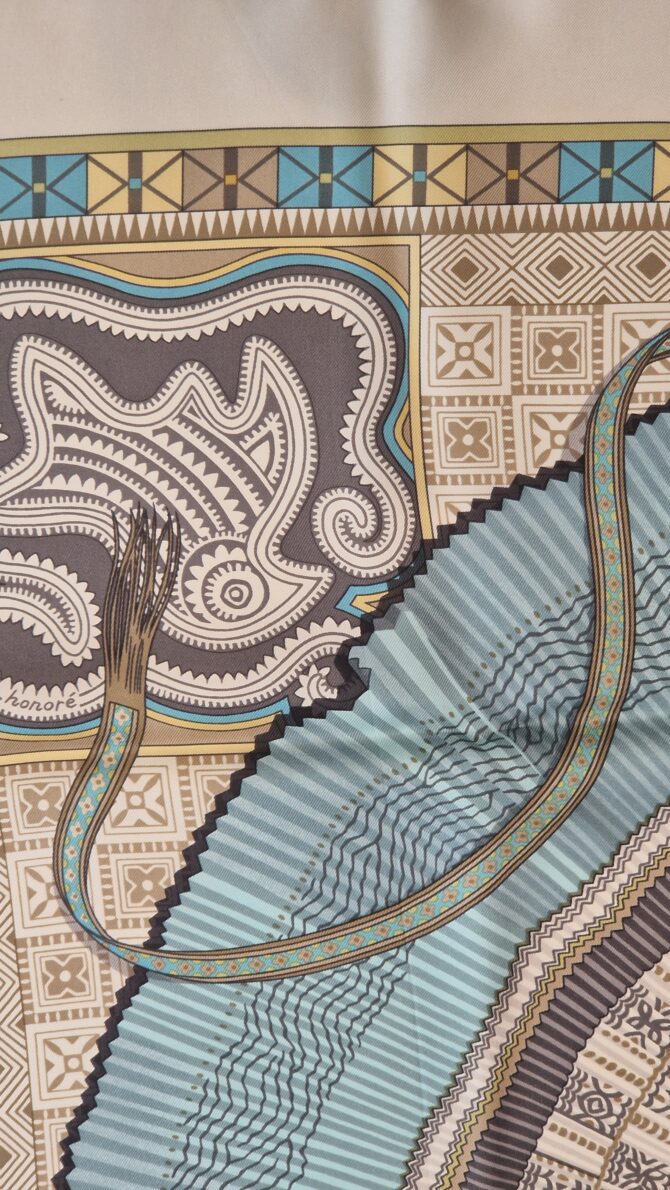 Carré Hermès Cent plis des Miao par Aline Honoré 2010 – Image 5