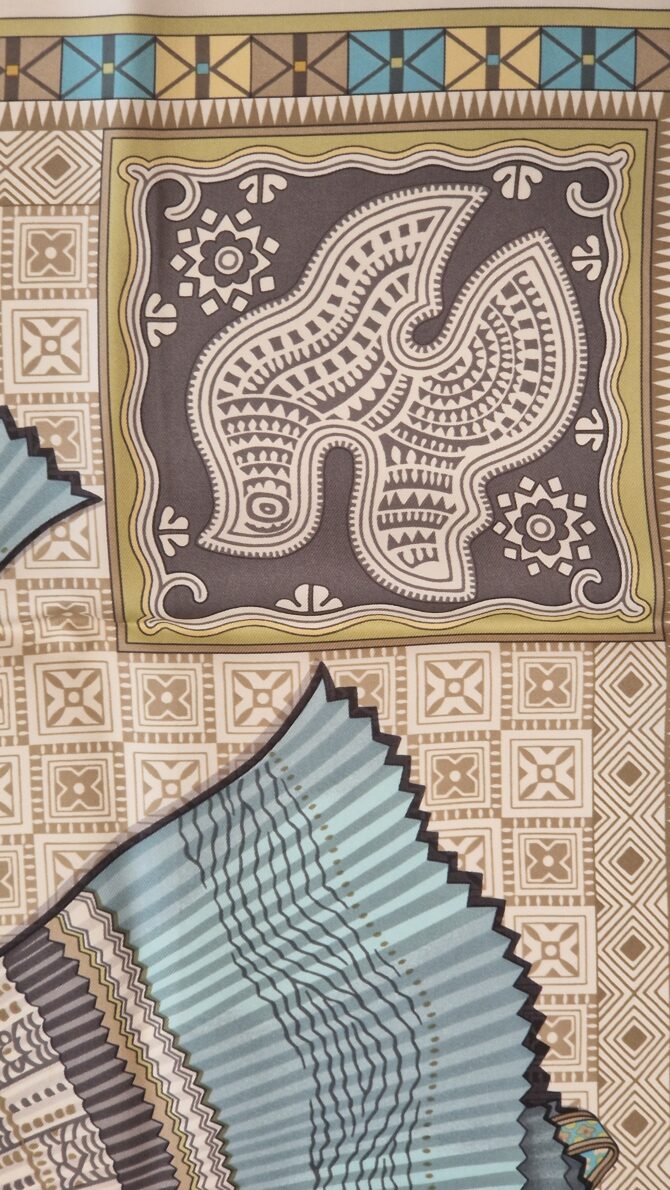 Carré Hermès Cent plis des Miao par Aline Honoré 2010 – Image 6