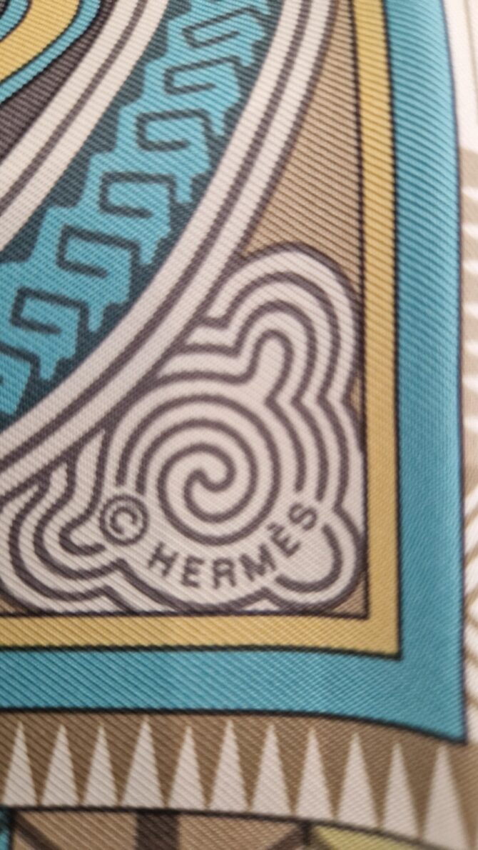 Hermès Cent plis des Miao par Aline Honoré 2010