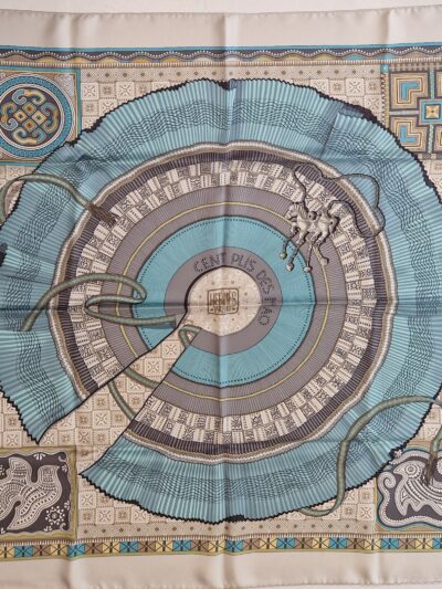 Carré Hermès Cent Plis des Miao en soie, 2010 – vue du motif central