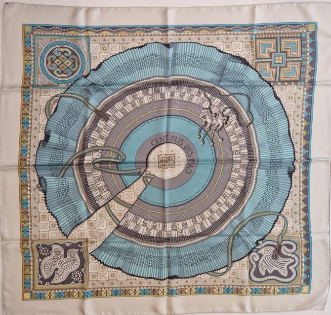 Carré Hermès Cent Plis des Miao en soie, 2010 – vue du motif central