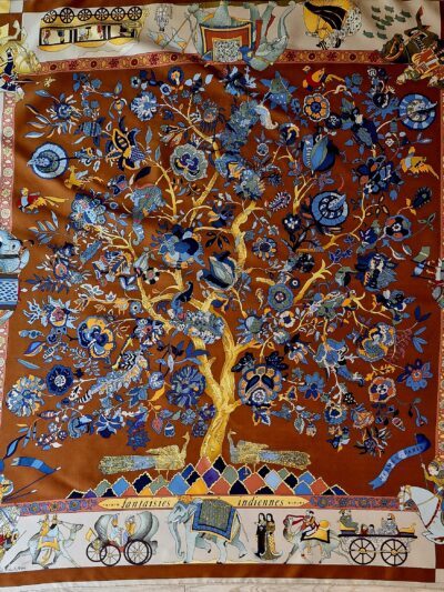 carré hermès fantaisies indiennes, on y voit au centre l'arbre l'arbre de vie