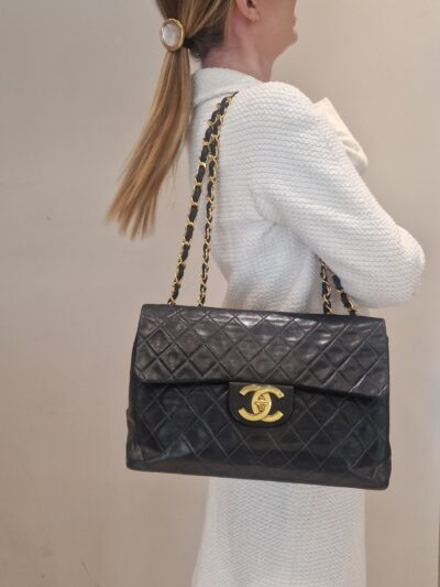 sac chanel timeless jumbo en agneau noir matelassé