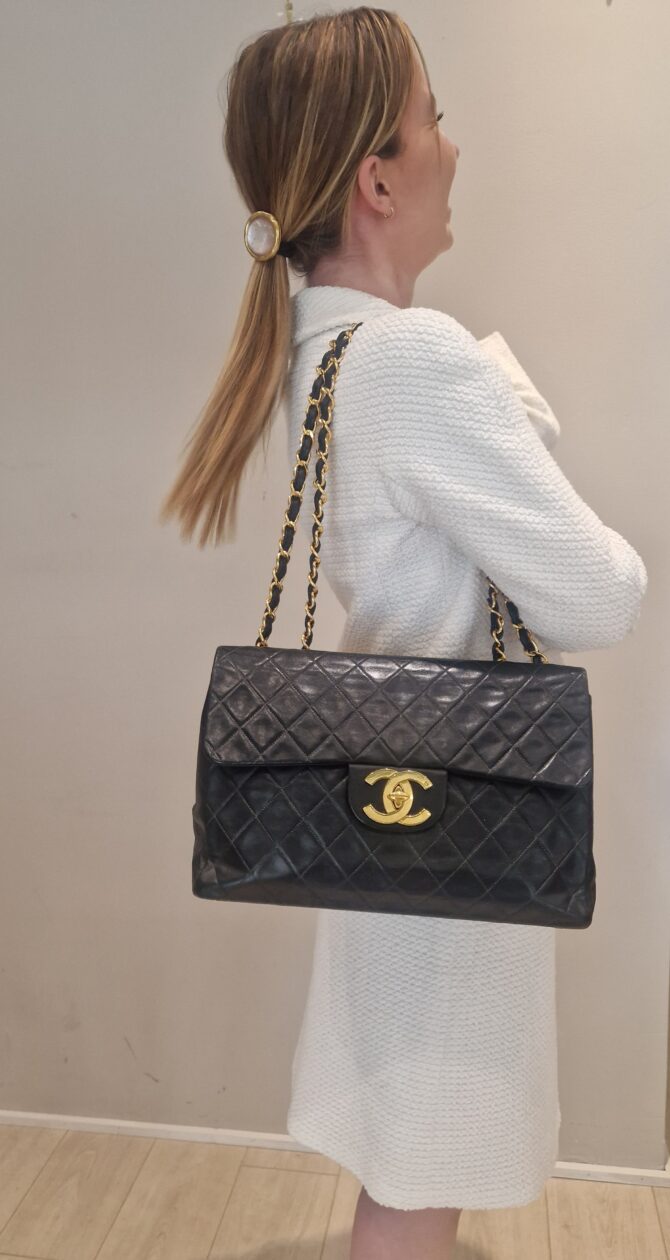 sac chanel timeless jumbo en agneau noir matelassé