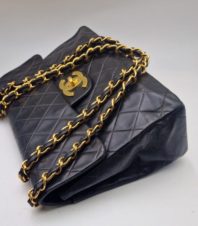 Sac Chanel Vintage Timeless Maxi Jumbo en cuir noir matelassé - 1990 – Image 4