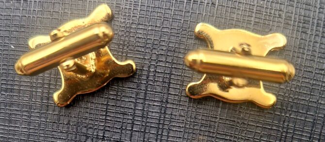 Boutons de manchette Céline dorés, dos