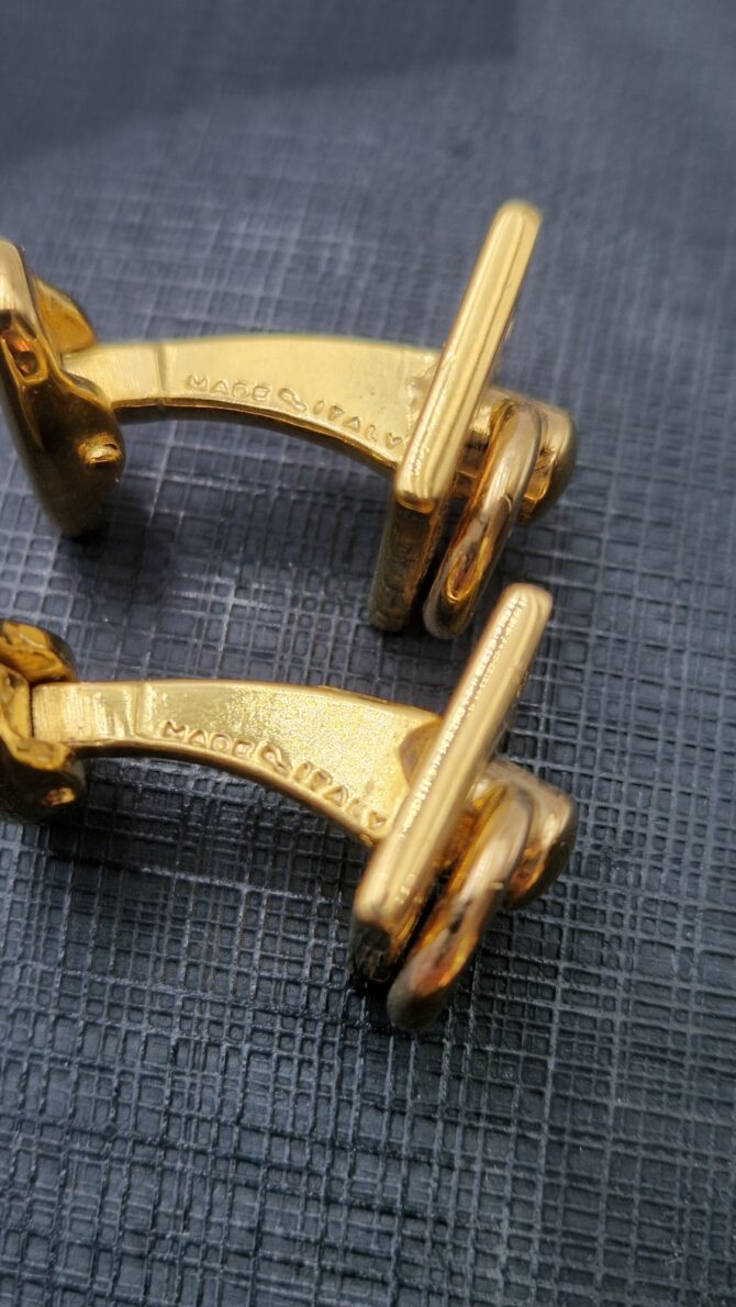 fermoirs gravés. made in italy