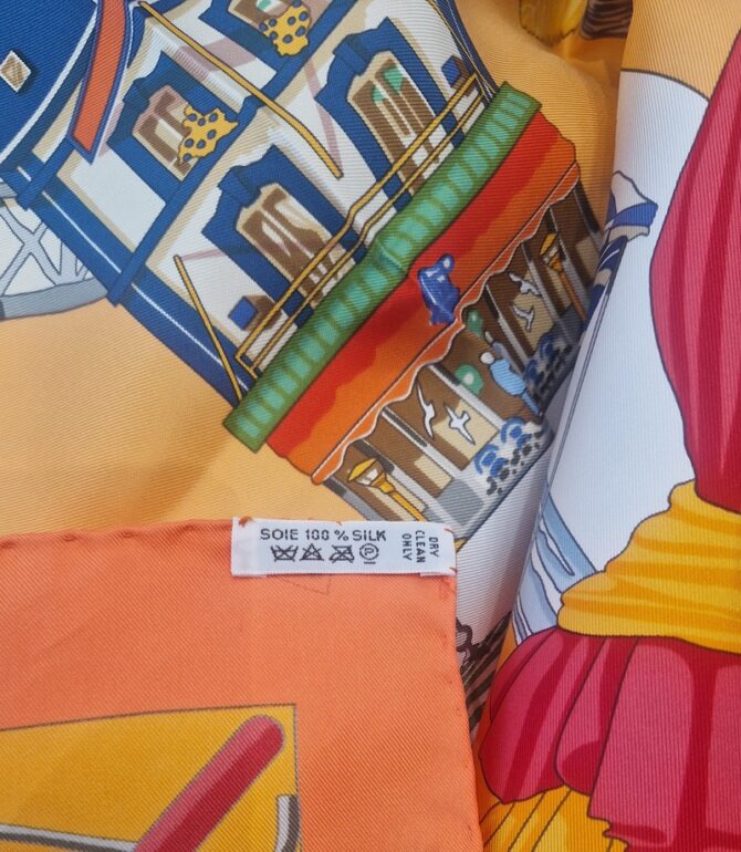 Foulard Hermès Charmes des plages normandes par Loic Dubigeon 1999 Etat neuf – Image 9