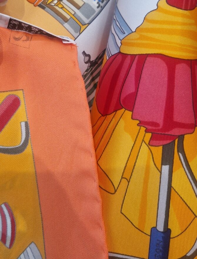 Foulard Hermès Charmes des plages normandes par Loic Dubigeon 1999 Etat neuf – Image 7
