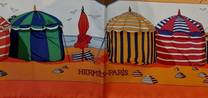 Foulard Hermès Charmes des plages normandes par Loic Dubigeon 1999 Etat neuf – Image 3