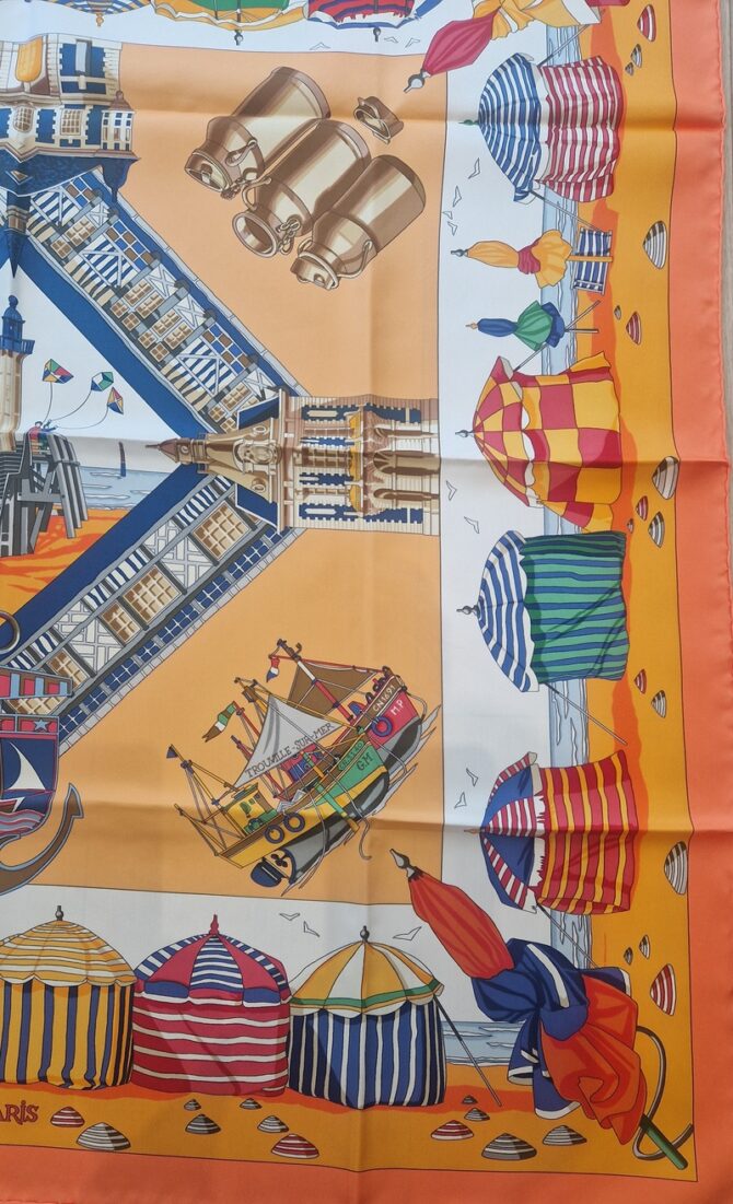 Foulard Hermès Charmes des plages normandes par Loic Dubigeon 1999 Etat neuf – Image 12