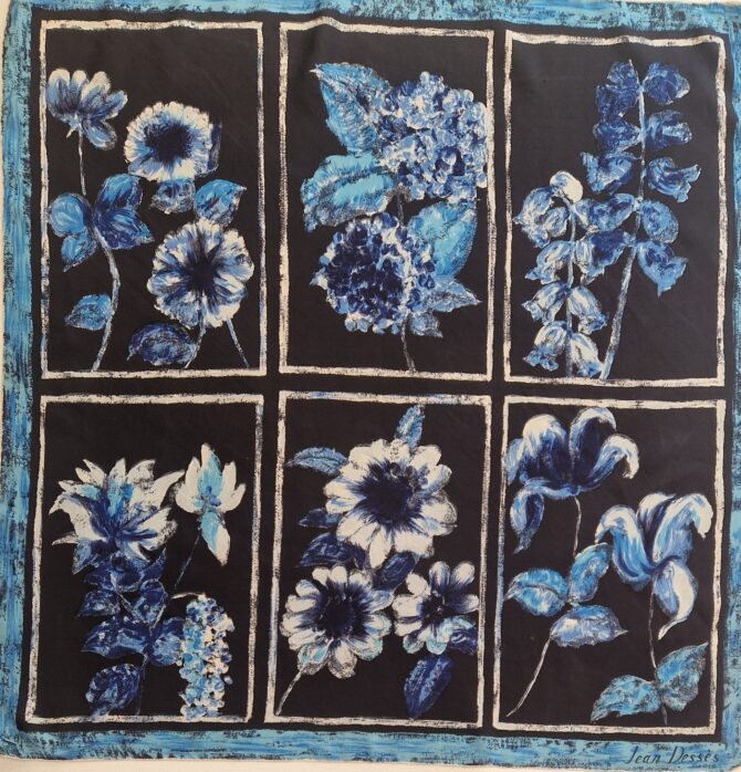 Foulard Jean Dessès en soie vintage, motif floral bleu et blanc sur fond noir, carré 75 cm. EN : Vintage Jean Dessès silk scarf, blue and white floral design on black background, 75 cm square.