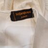 Châle Yves Saint Laurent en soie ivoire, motif jacquard feuillage ton sur ton EN : Yves Saint Laurent ivory silk shawl, tone-on-tone jacquard foliage pattern