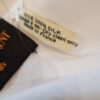 Châle Yves Saint Laurent en soie ivoire, motif jacquard feuillage ton sur ton EN : Yves Saint Laurent ivory silk shawl, tone-on-tone jacquard foliage pattern