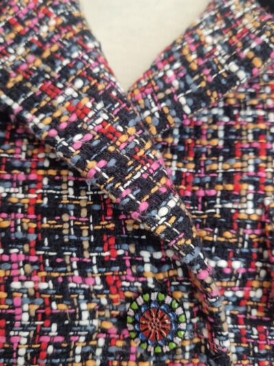 Tailleur jupe Etro en tweed multicolore, vue de face – veste T.40 et jupe T.42 boutons Alt EN : Etro multicolored tweed skirt suit, front view – jacket IT 40 and skirt IT 42 buttons
