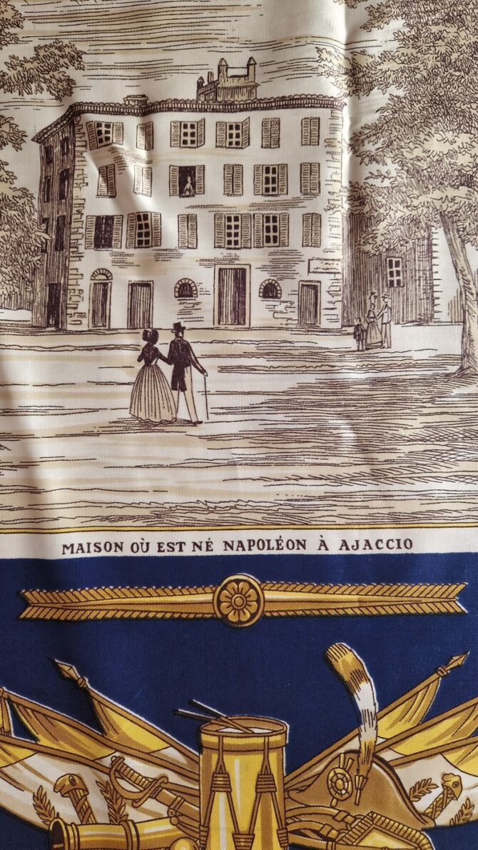 Foulard vintage Rhodia Napoléon Ajaccio signé Tana, fond bleu et or EN : Vintage Rhodia scarf Napoleon Ajaccio signed Tana, blue and gold