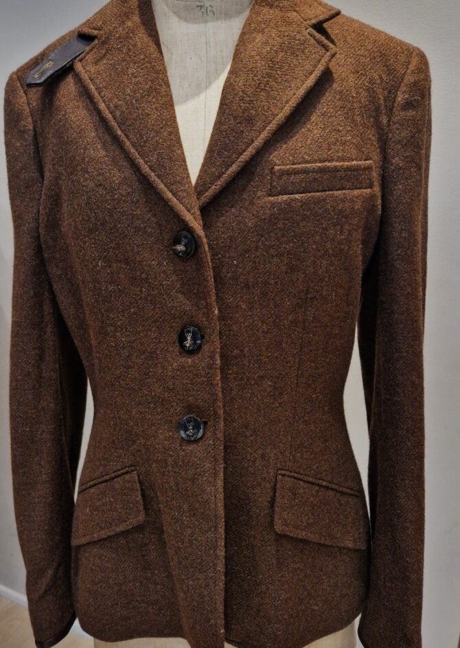 Veste Ralph Lauren en laine marron, vue de face – boutons corne et détails cuir (FR/EN: Ralph Lauren brown wool jacket, front view – horn buttons and leather details)