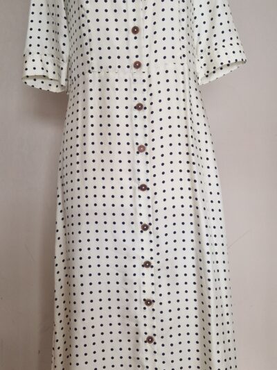 obe chemise longue en soie écrue à pois bleus La Prestic Ouiston