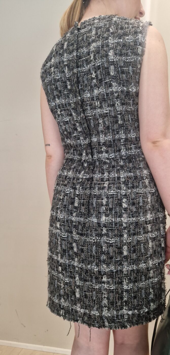 Vue de dos robe Dolce & Gabbana en tweed noir et blanc