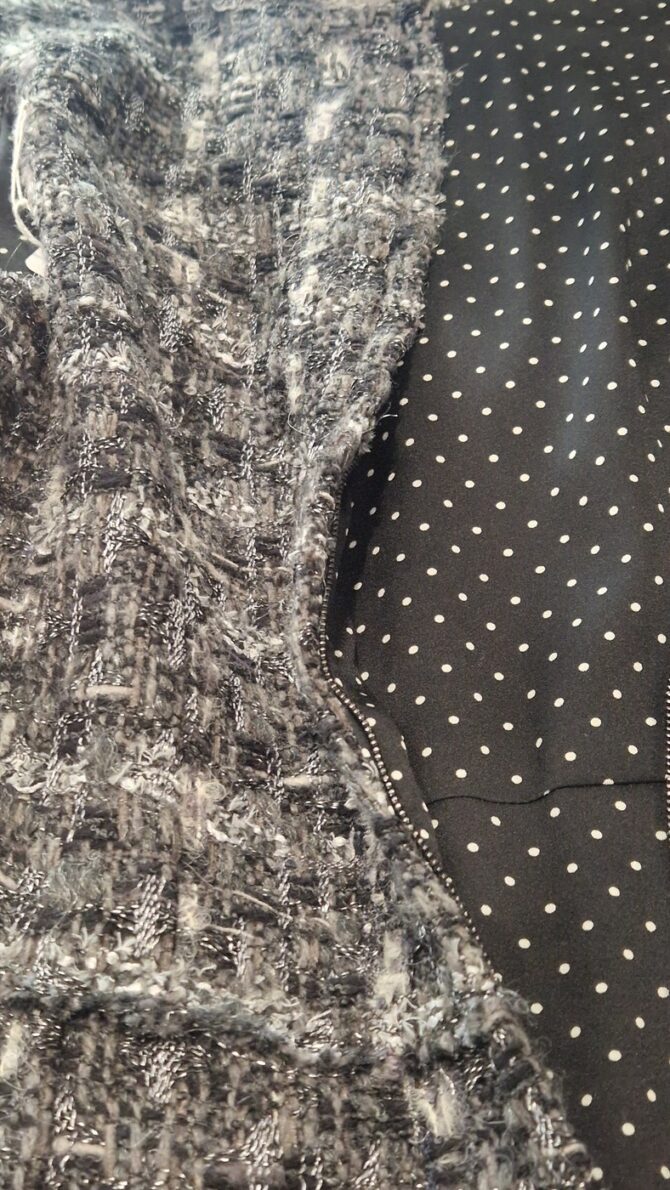 Élégante robe Dolce & Gabbana en tweed gris, noir et blanc, – Image 5