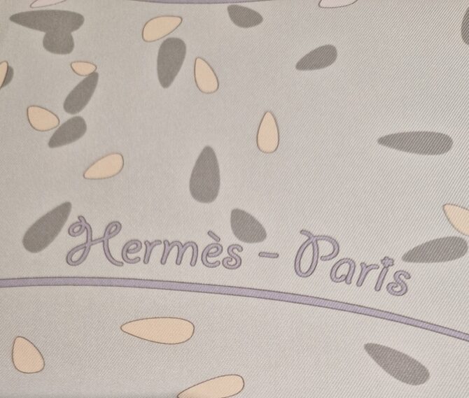 Carré Hermès Offrandes d’un jour par Dimitri Rybaltchenko, unique édition de 2008. Livré dans sa boîte – Image 5