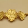 Bracelet Christian Lacroix doré baroque avec pierres rouges, bleues et ambrées, signé Made in France, dans sa boîte d’origine.