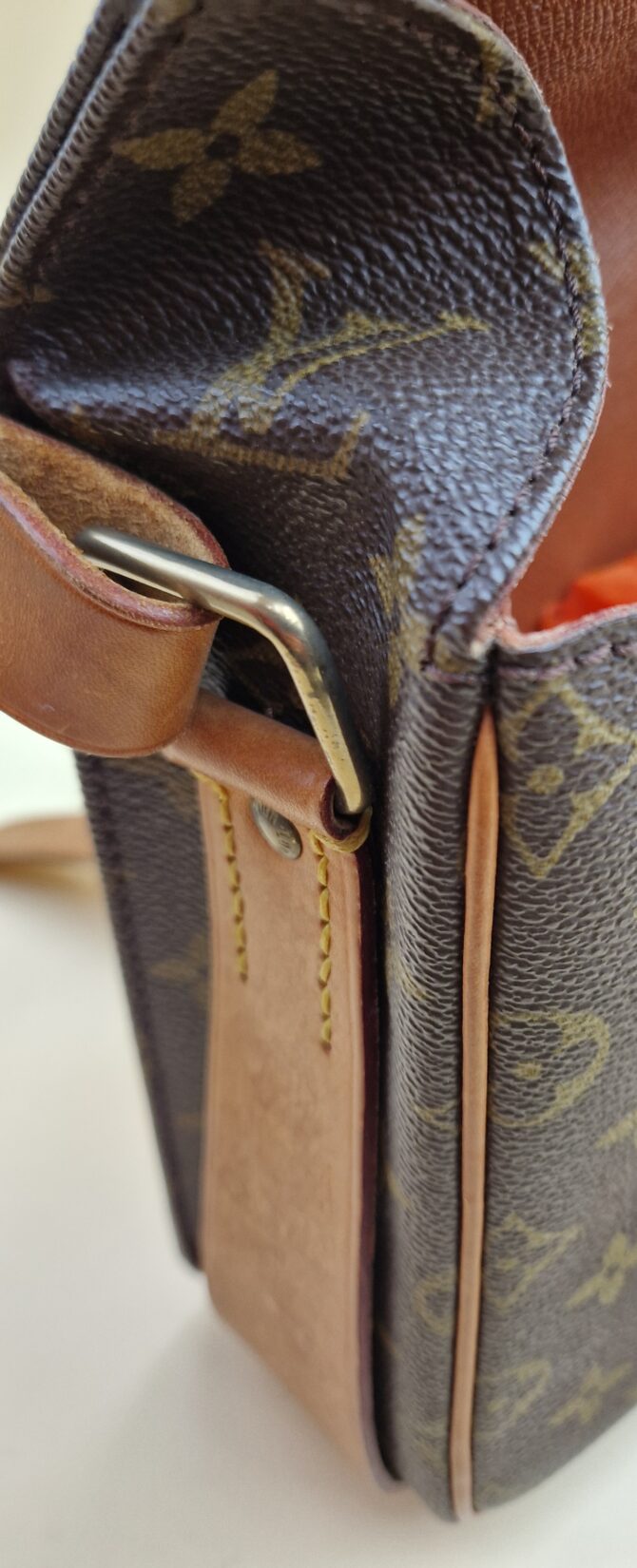 Sac Louis Vuitton Cartouchière MM – Toile Monogram et cuir naturel (circa 1980s) – Image 12