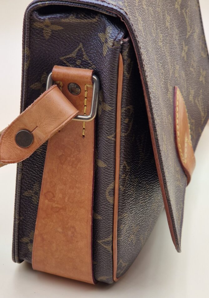 Sac Louis Vuitton Cartouchière MM – Toile Monogram et cuir naturel (circa 1980s) – Image 4