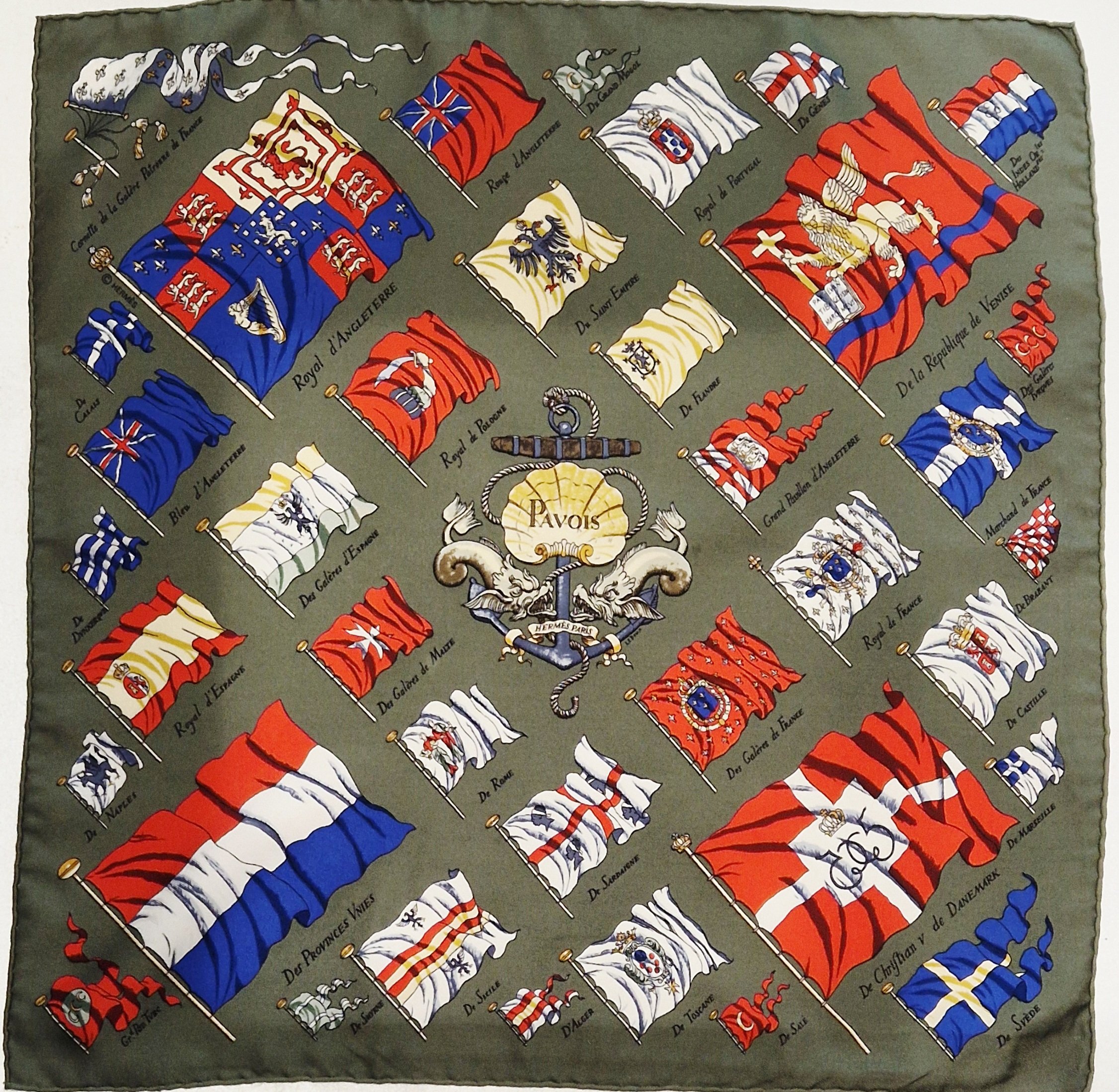 Pochette en soie Hermès Pavois par Philippe Ledoux