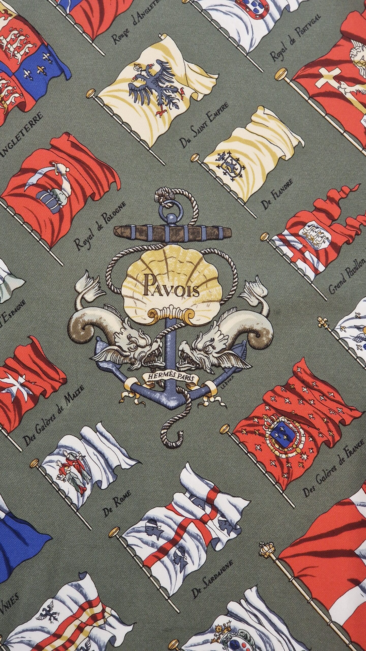 Pochette en soie Hermès Pavois par Philippe Ledoux – Image 5