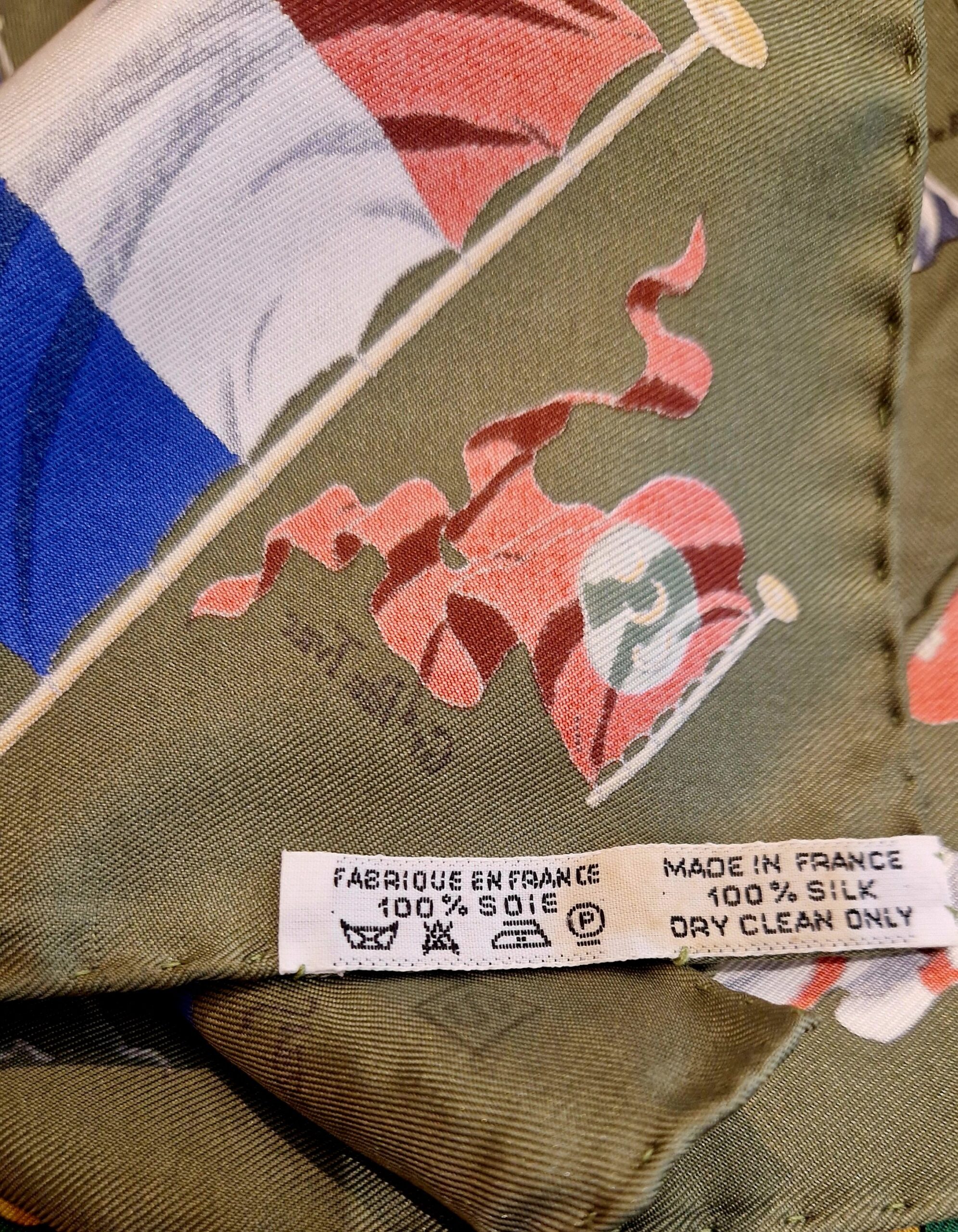 Pochette en soie Hermès Pavois par Philippe Ledoux – Image 3