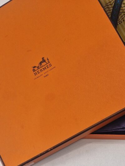 carre hermès cent plis de miao dans sa boîte