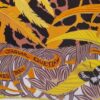 Châle Hermès Jaguar Quetzal 140 × 140 cm, dessin d’Alice Shirley, coloris jaune d’or et brun, vue d’ensemble.
