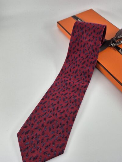 cravate-hermes-feuille-soie-fleur-rouge-bleu-presentation
