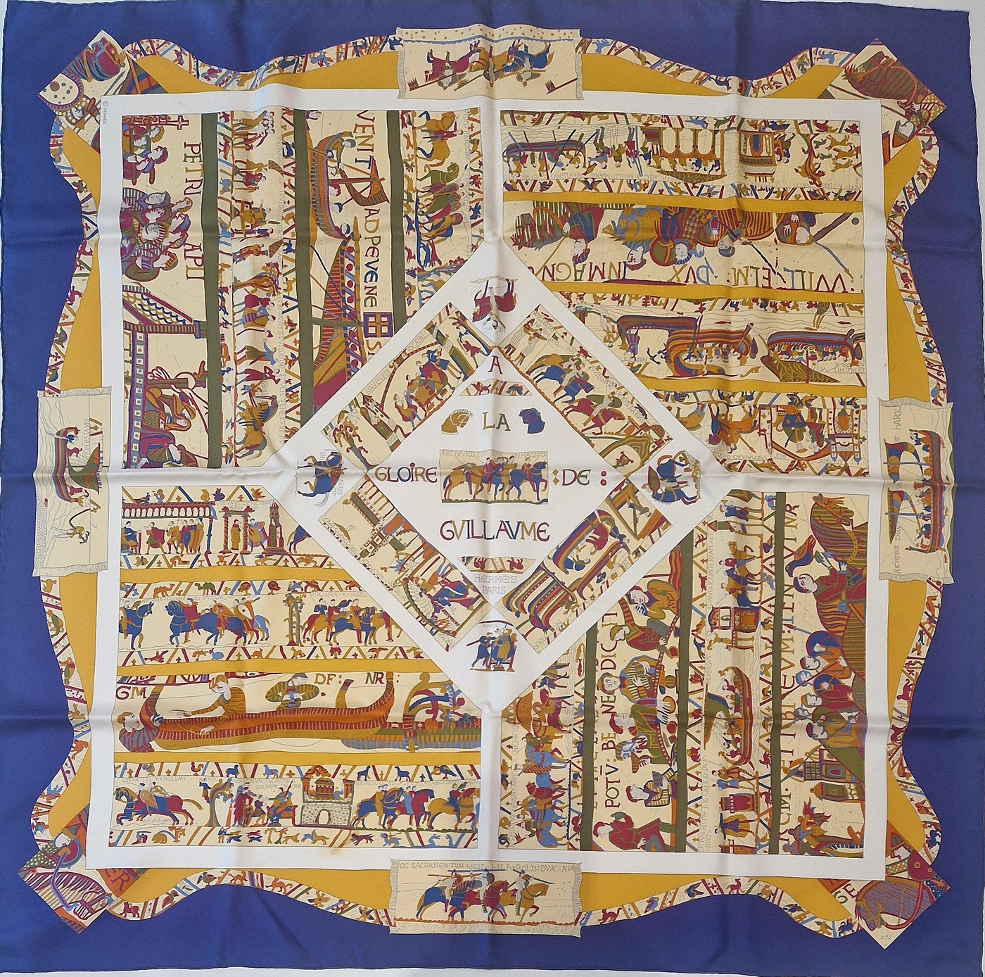 carré hermès a la gloire de guillaume vue d'ensemble