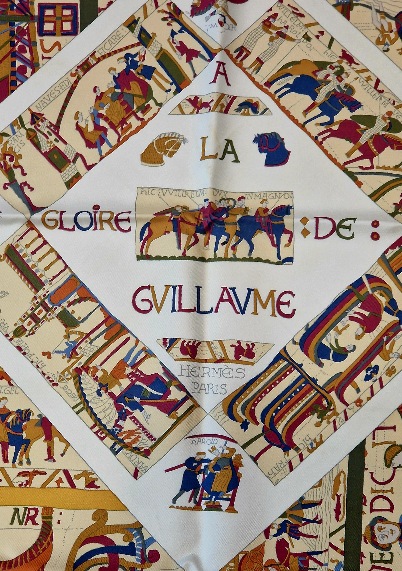 carré hermès a la gloire de guillaume boite