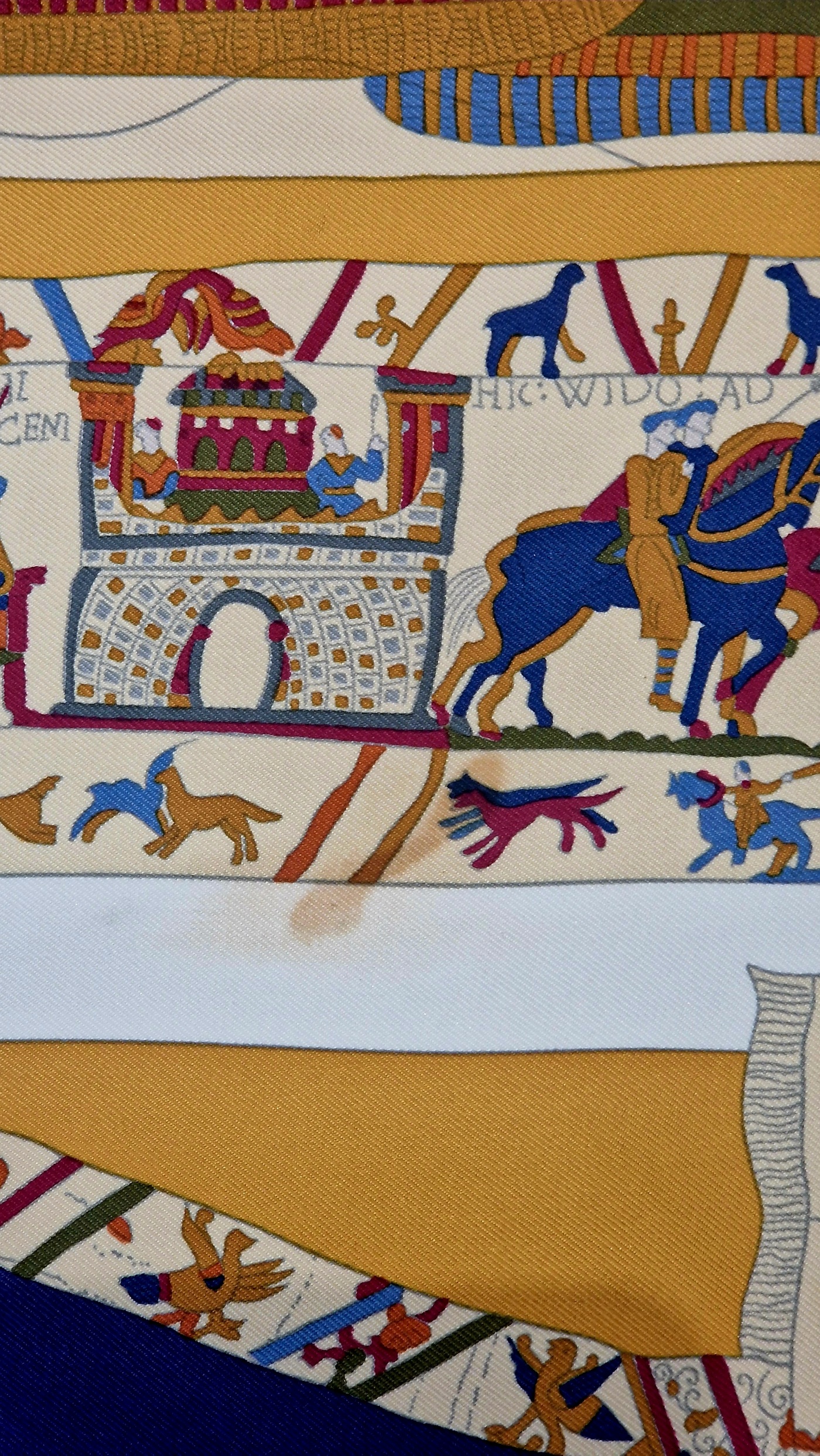 Carré Hermès “À la Gloire de Guillaume” par Loïc Dubigeon édité en 1991 , livré dans sa boîte d'origine – Image 4