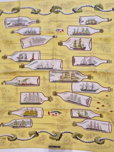 arré hermès bouteilles à la mer, motifs de navires en bouteilles