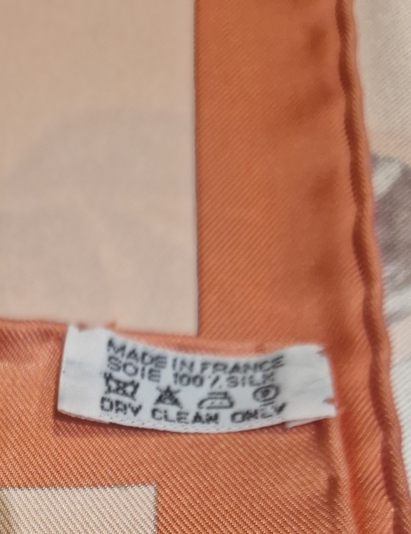 Carré Hermès “Impose ta chance” par Valérie Dawlat-Dumoulin, 2004, livré dans sa boîte d'origine – Image 6