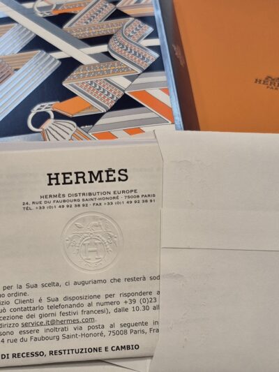 hermes-carre-soie-space-shopping-au-faubourg-bleu