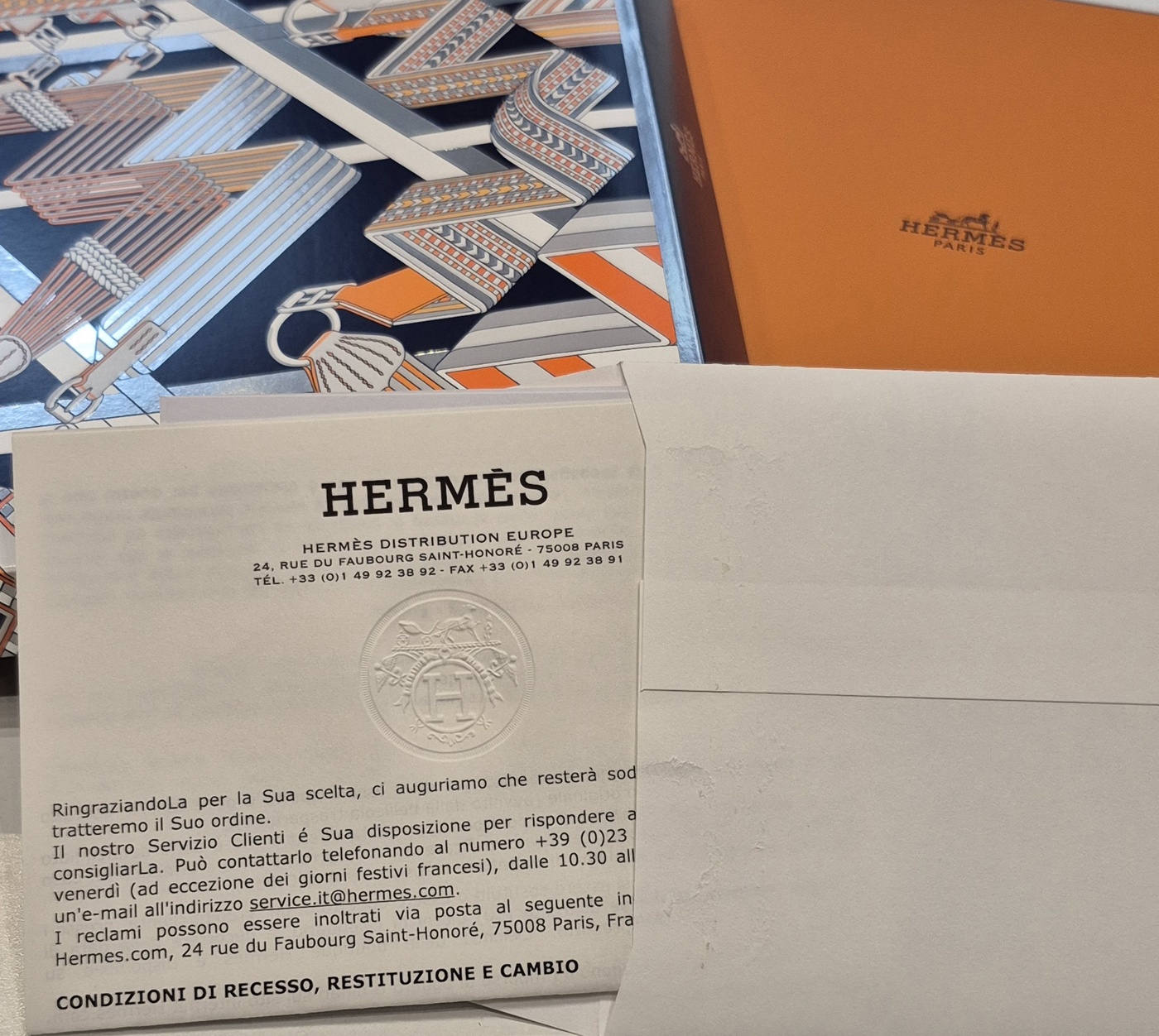 hermes-carre-soie-space-shopping-au-faubourg-bleu
