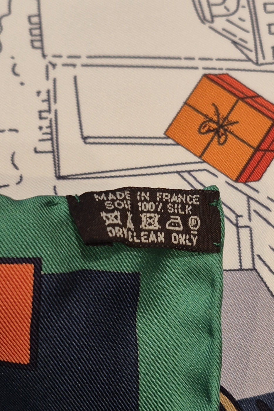 hermes-carre-soie-space-shopping-au-faubourg-bleu