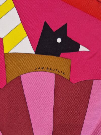 Ce carré Hermès a été dessiné par Jan Bajtlik  et édité dans la collection printemps-été  2021 Il sera envoyé  dans sa boîte,  il est à l'état neuf 