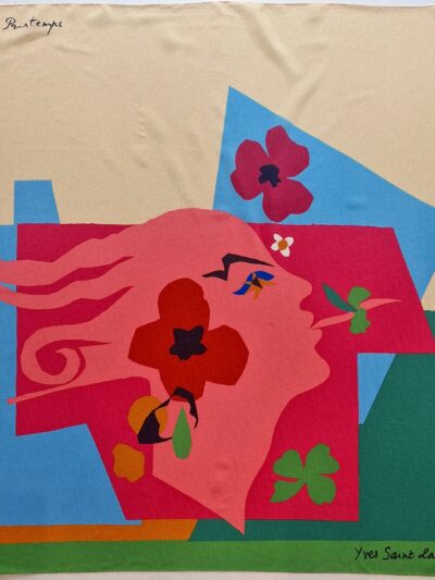 Ce carré en soie signé Yves Saint Laurent incarne toute la fraîcheur de la saison printanière. Intitulé « Le Printemps », il fait partie de la célèbre série Les Quatre Saisons