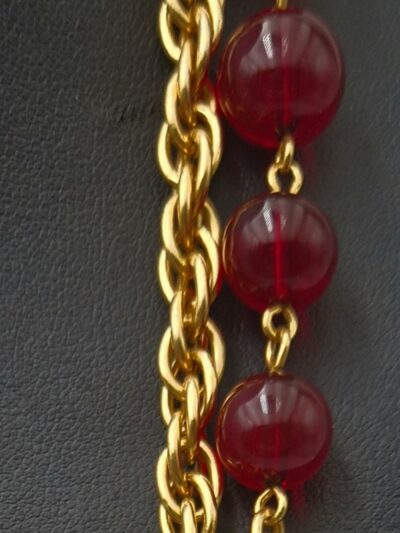 collier chanel chaîne plaqué or et perles de verres rouge