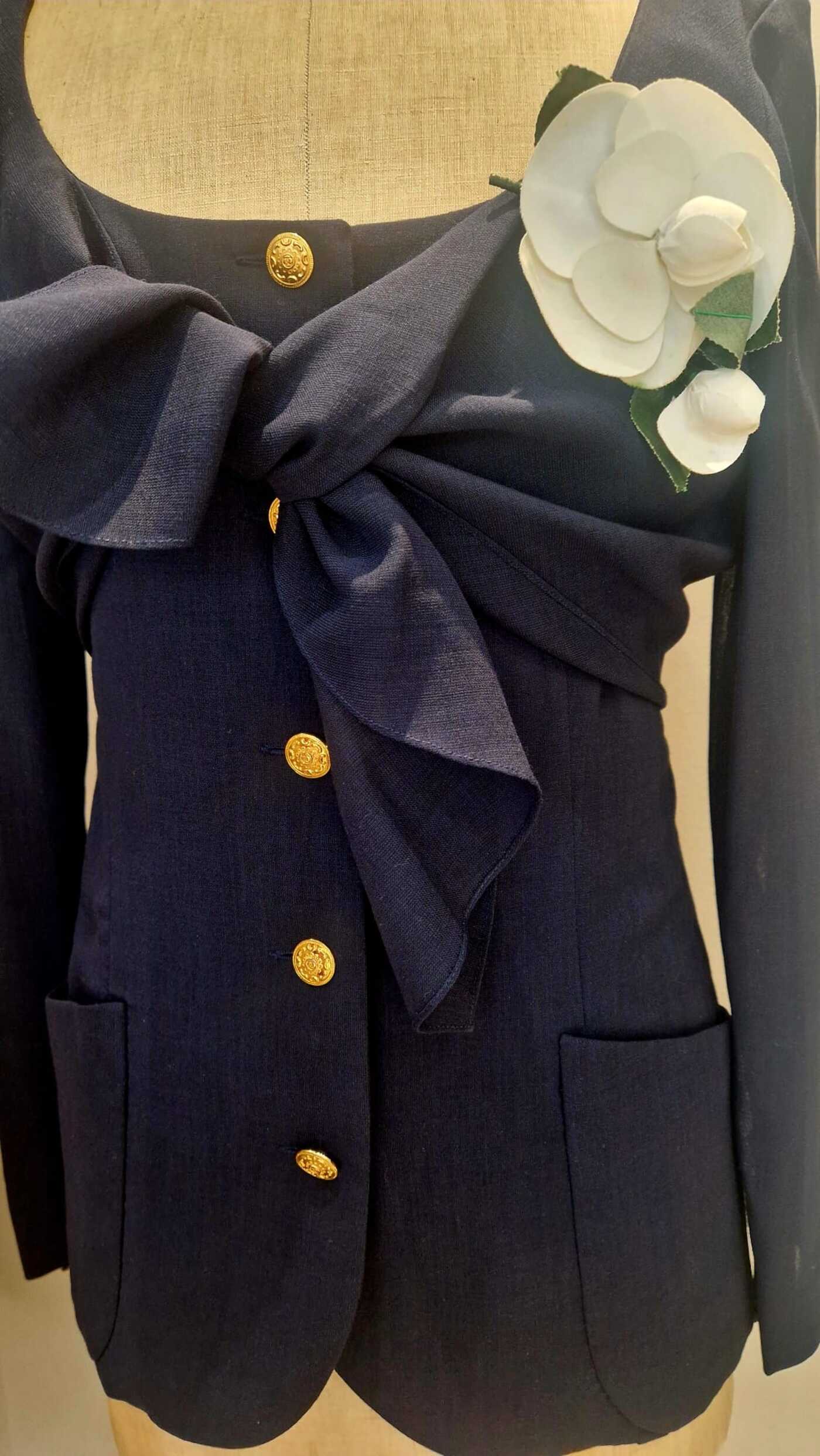 veste-chanel-boutique-laine-bleu-nuit-annees-80